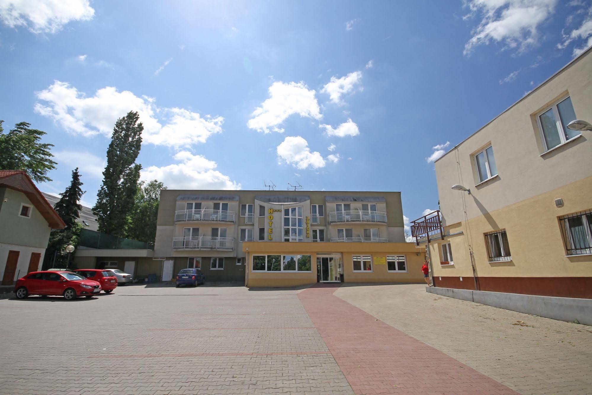 Hotel Zatoka Senec Exterior photo